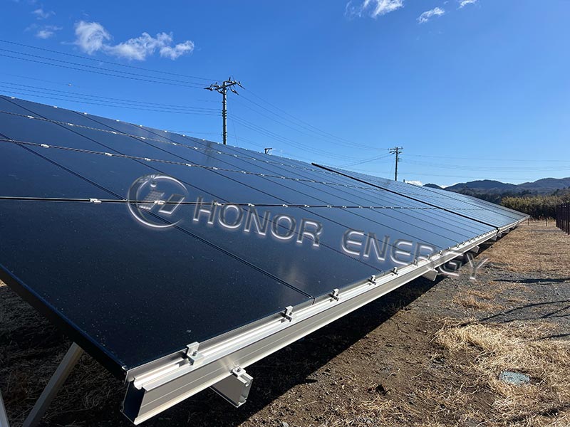 700 kW-ko Eguzki Lurrean Muntatzeko Sistemaren Proiektua arrakastaz amaitu da Sendai, Japonian