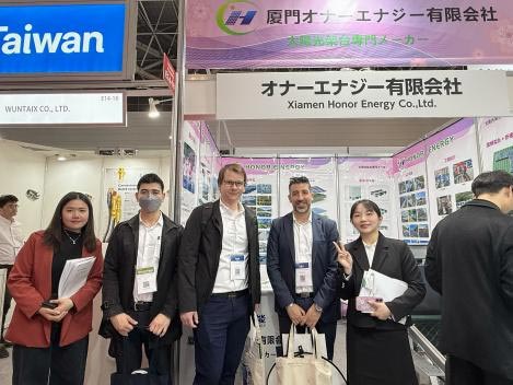 Gerezi loreak loratzen dira Japonian, ohoreekin itzuliz