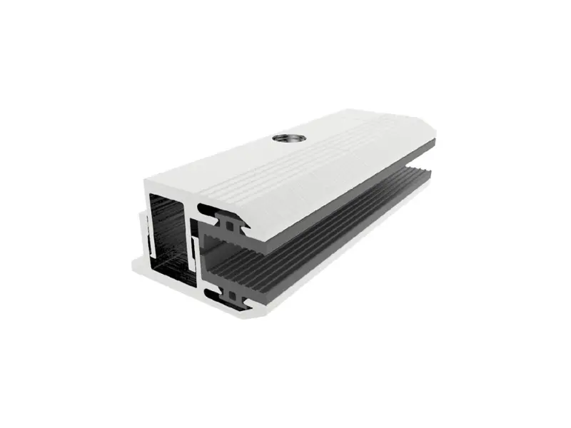 Eguzki film mehe amaierako besarkada